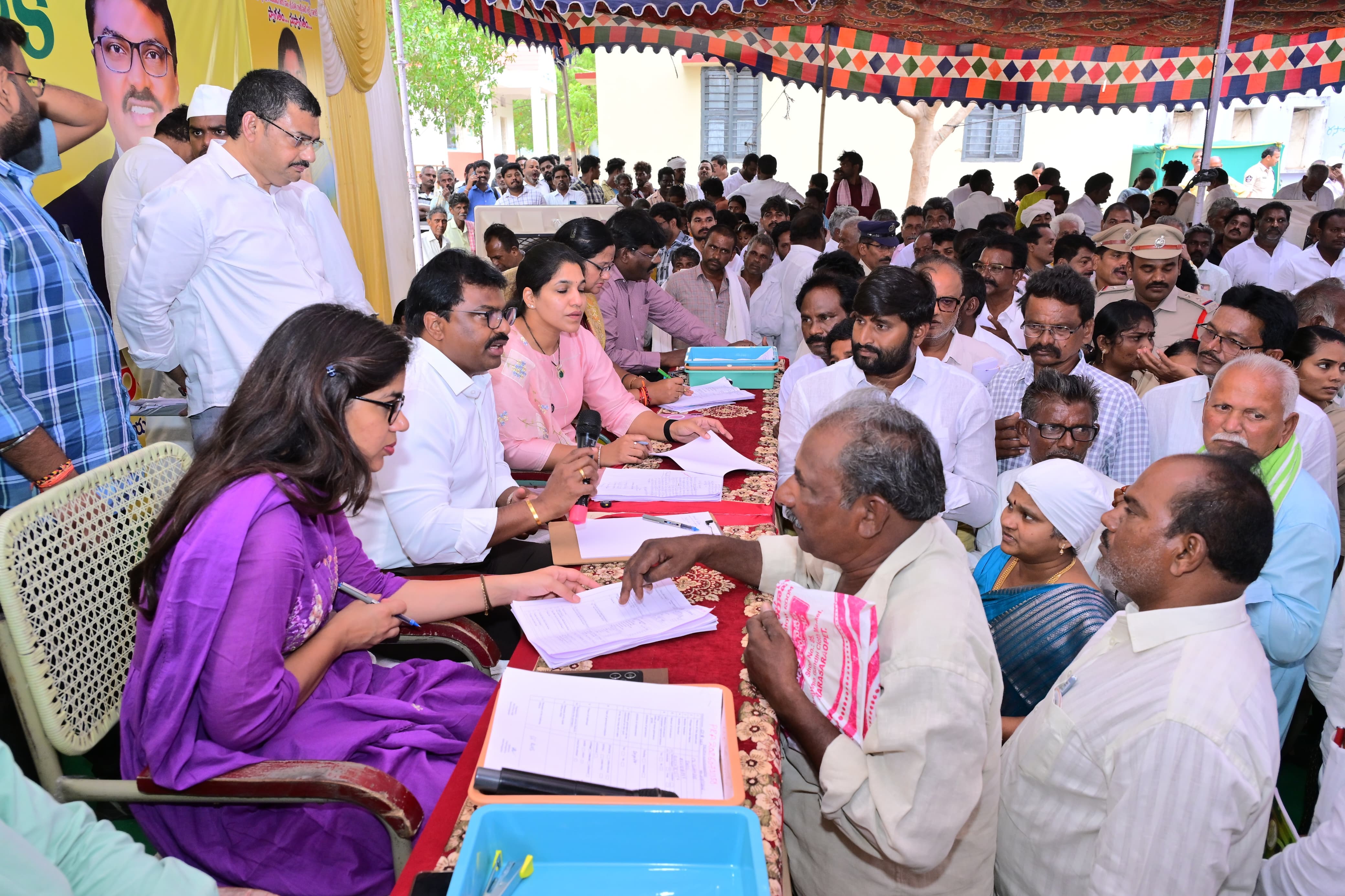 దర్శి టీడీపీ ఇన్‌చార్జ్ గొట్టిపాటి లక్ష్మి ఆధ్వర్యంలో ప్రజా సమస్యల పరిష్కారం!